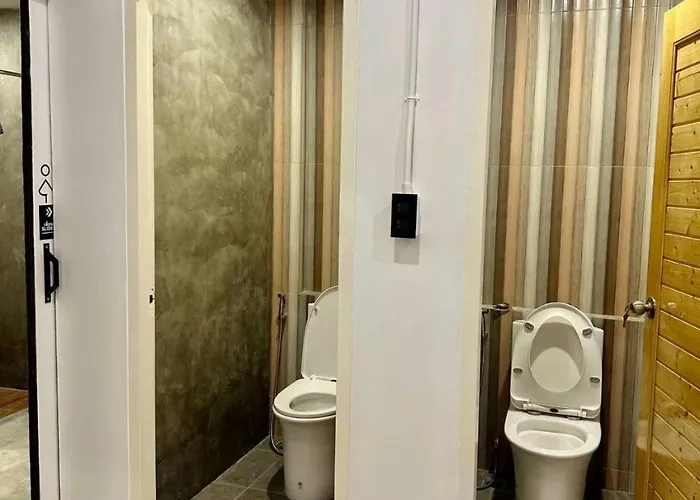 Hostel 9 Mins To Bts Private King Share Bathroom Kitchen *