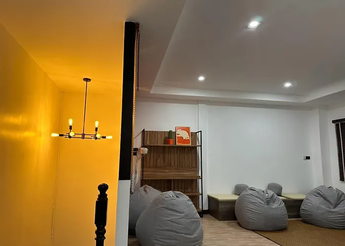 Hostel 9 Mins To Bts Private King Share Bathroom Kitchen Bangkok