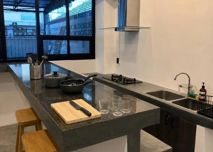 Hostel 9 Mins To Bts Private King Share Bathroom Kitchen *